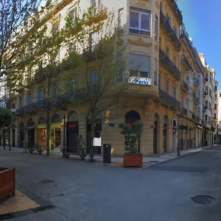 La Perla 2*