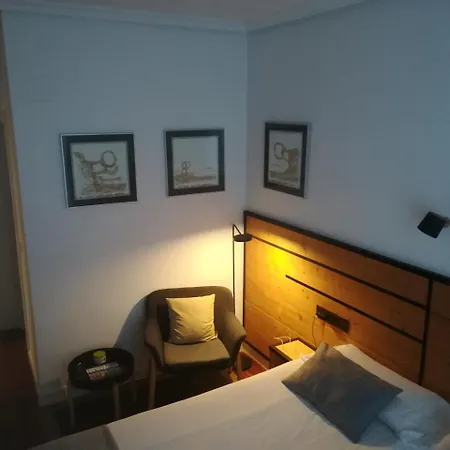 La Perla 招待所 4*