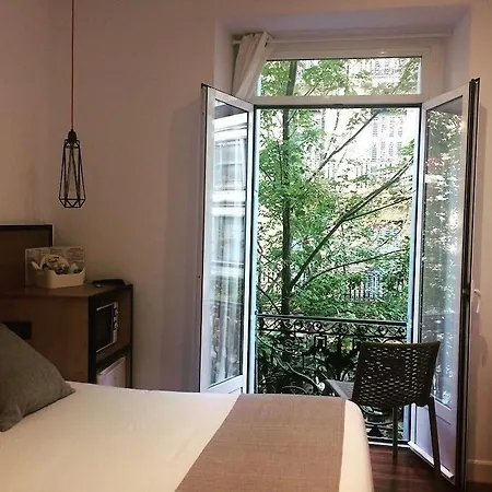 La Perla 招待所 4*