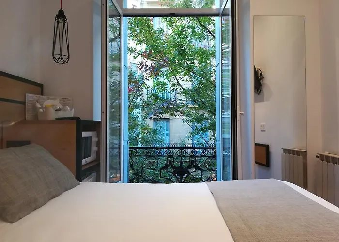 La Perla Guest house